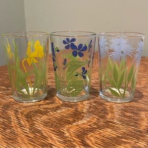 Vintage Kraft swanky swig glasses. So cute! Floral spring print